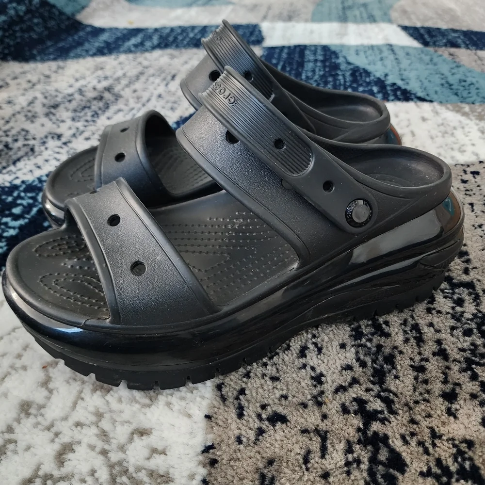 Crocs Mega Crush Mens Size 9 Black Beach Walking Outdoor Platform Sandals Shoes